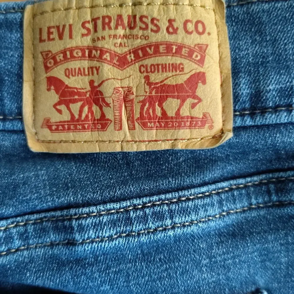 Levi’s Classic Bootcut Jeans Women’s Size 6 (28x32) Medium Wash Stretch